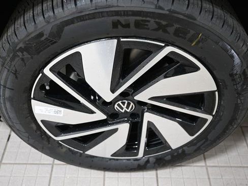 New 2026 Volkswagen Atlas SE image 18