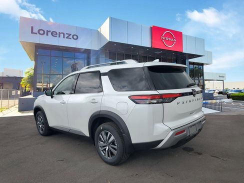New 2025 Nissan Pathfinder SL image 6