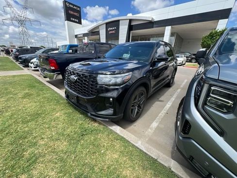 Used 2025 Ford Explorer ST-Line w/ Premium Package RWD image 3