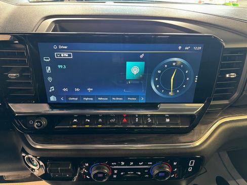 Used 2022 Chevrolet Silverado 1500 LTZ AWD/4WD image 17