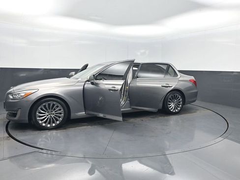 Used 2018 Genesis G90 3.3T Premium image 41