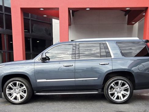 Used 2019 Cadillac Escalade Luxury image 4
