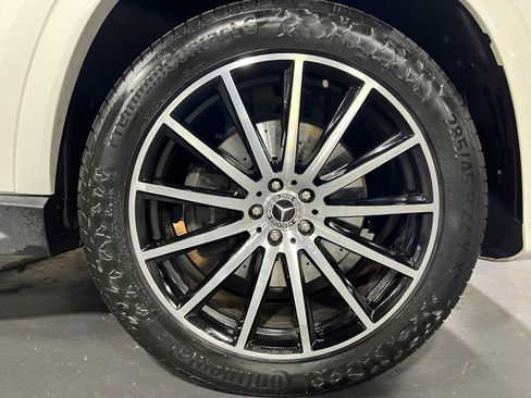 Used 2024 Mercedes-Benz GLS 580 4MATIC image 9