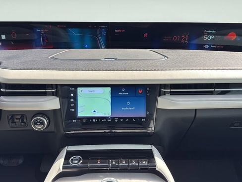 Used 2025 Lincoln Navigator Reserve image 17