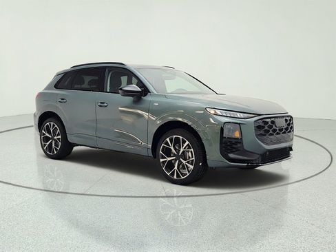 New 2026 Audi Q3 quattro 2.0T AWD/4WD image 3