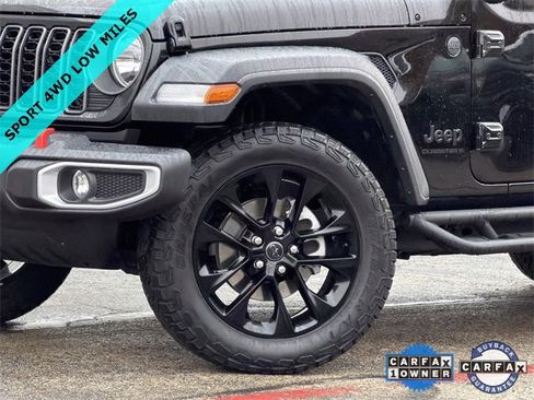 Used 2025 Jeep Gladiator Sport image 9