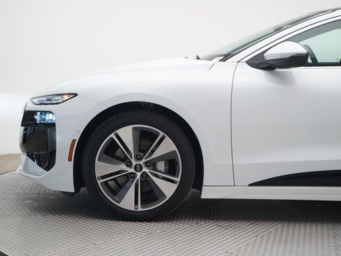 Used 2025 Audi A6 e-tron Premium Plus w/ Premium Plus RWD image 2