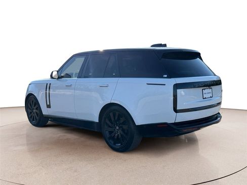 Used 2023 Land Rover Range Rover SE image 3