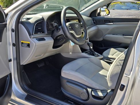 Used 2017 Hyundai Elantra SE image 15