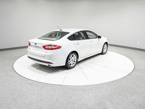 Used 2016 Ford Fusion SE FWD image 24