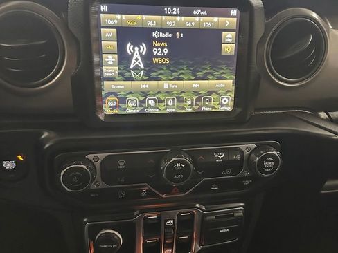 Used 2022 Jeep Gladiator Willys image 20