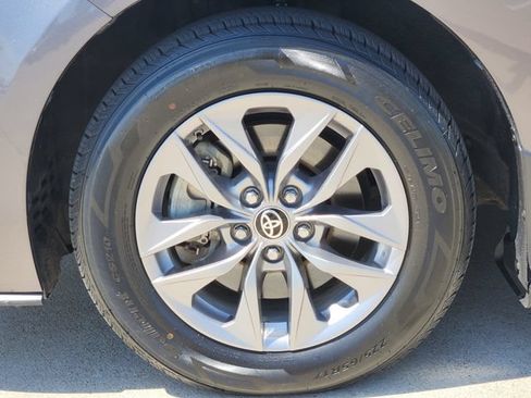 Used 2021 Toyota Sienna XLE FWD image 9