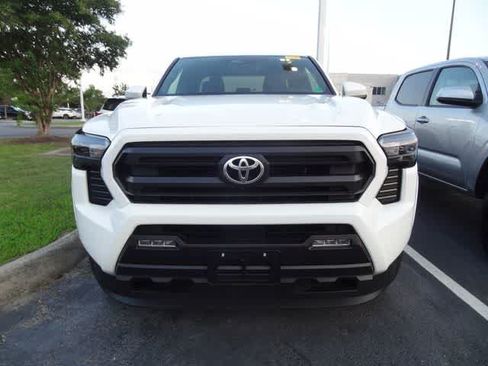 Used 2025 Toyota Tacoma SR5 AWD/4WD image 2