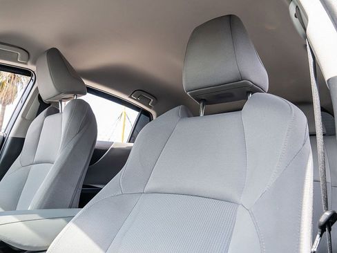 Used 2021 Toyota Venza LE image 25