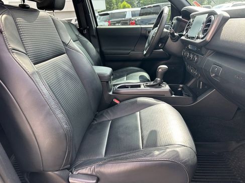 Used 2020 Toyota Tacoma TRD Off-Road w/ TRD Premium Off Road Package AWD/4WD image 14