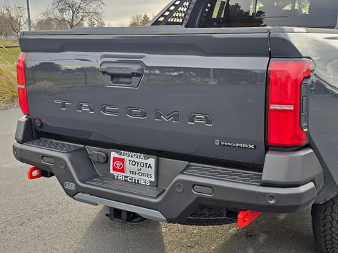Used 2025 Toyota Tacoma Trailhunter HV image 13