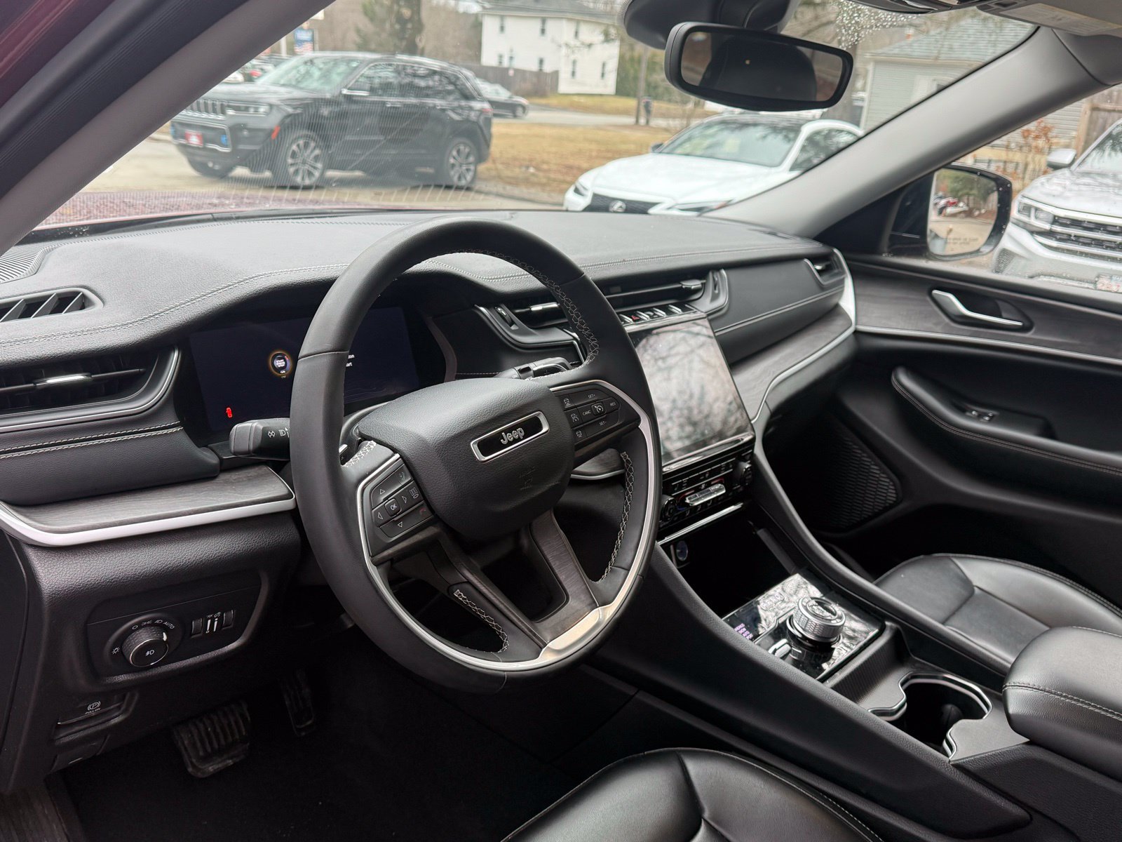 Used 2024 Jeep Grand Cherokee Limited AWD/4WD image 9