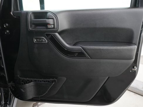 Used 2016 Jeep Wrangler Unlimited Sahara AWD/4WD image 11
