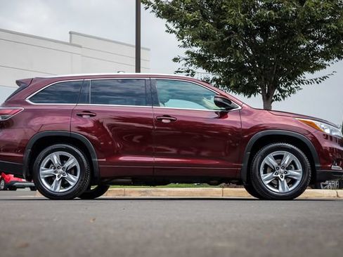 Used 2015 Toyota Highlander Limited Platinum AWD/4WD image 10