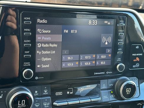 Used 2021 Toyota Highlander XLE FWD image 21