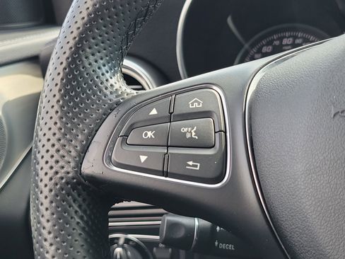 Used 2017 Mercedes-Benz GLC 300 4MATIC image 27