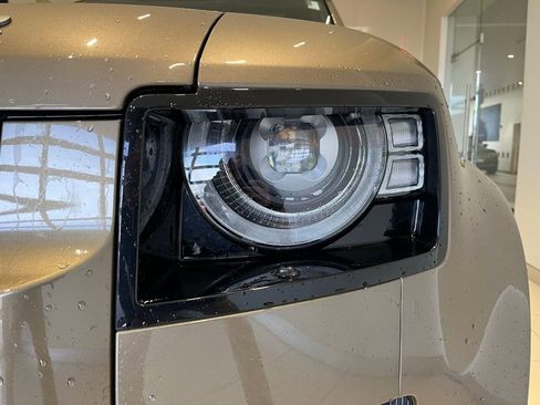 Used 2024 Land Rover Defender 110 X-Dynamic SE image 11