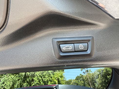 Used 2022 BMW X5 sDrive40i w/ M Sport Package RWD image 19