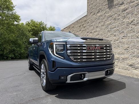 Used 2024 GMC Sierra 1500 Denali w/ Denali Reserve Package AWD/4WD image 1