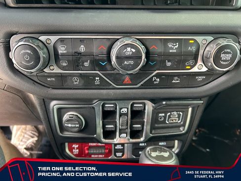 Used 2024 Jeep Wrangler Unlimited Rubicon AWD/4WD image 23