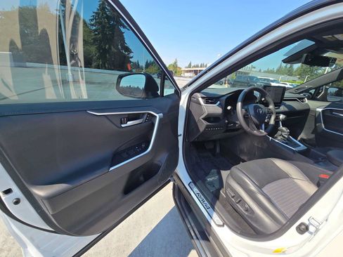 Used 2025 Toyota RAV4 XSE w/ Advanced Technology Package AWD/4WD image 20