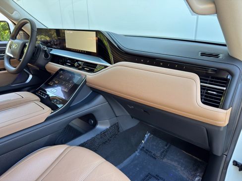 Used 2025 INFINITI QX80 Sensory w/ Premium Cargo Package AWD/4WD image 15