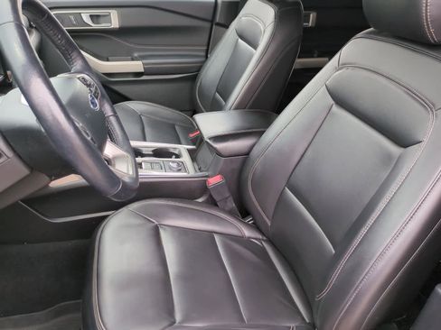 Used 2023 Ford Explorer XLT w/ Equipment Group 202A AWD/4WD image 16