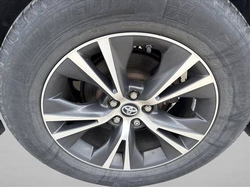 Used 2019 Toyota Highlander LE FWD image 15
