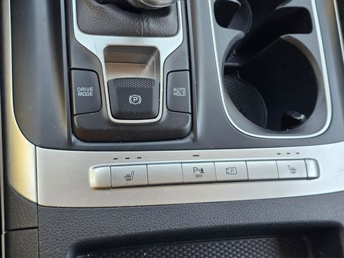 Used 2024 Kia Carnival LX image 22