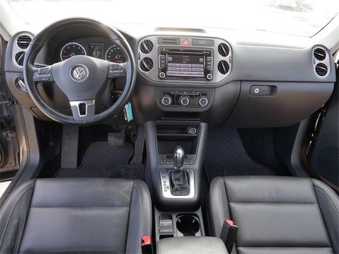 Used 2011 Volkswagen Tiguan SE image 22