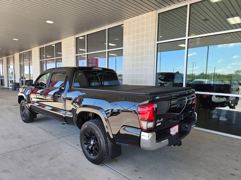 Used 2019 Toyota Tacoma SR5 AWD/4WD image 9