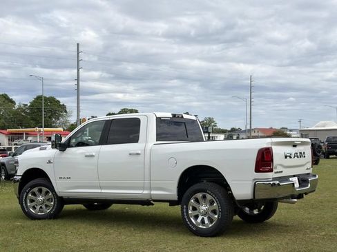Used 2026 RAM 2500 Laramie AWD/4WD image 11