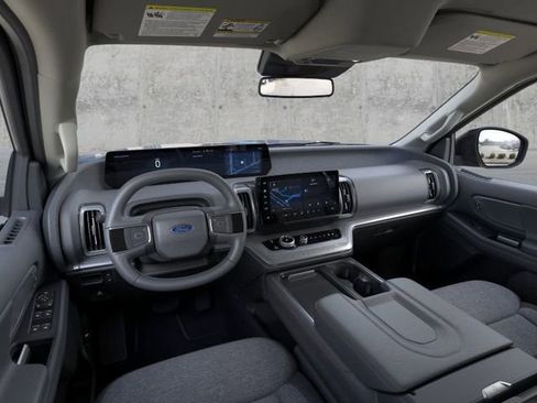 New 2025 Ford Expedition Active image 9