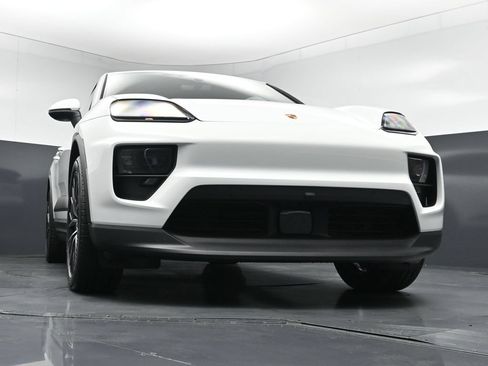 New 2026 Porsche Macan 4 Electric AWD/4WD image 27