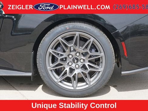 Used 2025 Ford Mustang GT Premium w/ GT Performance Package RWD image 9