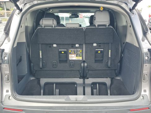 Used 2024 Toyota Sienna XLE FWD image 6