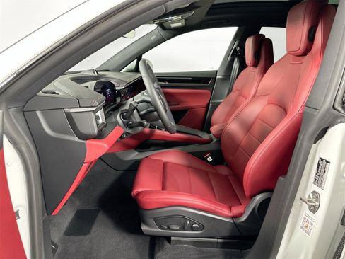 New 2024 Porsche Macan 4 Electric image 5