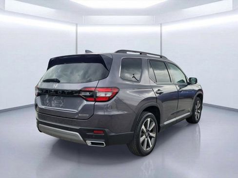 Used 2023 Honda Pilot Touring image 4