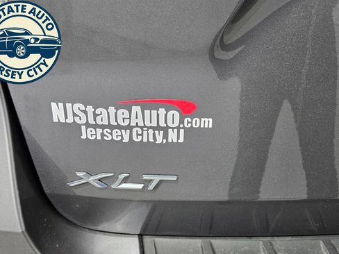 Used 2022 Ford Explorer XLT AWD/4WD image 35