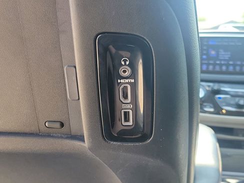 Used 2017 Chrysler Pacifica Touring-L Plus FWD image 15