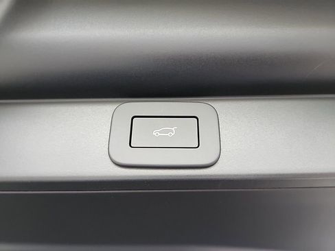 Used 2025 Land Rover Range Rover SE AWD/4WD image 14
