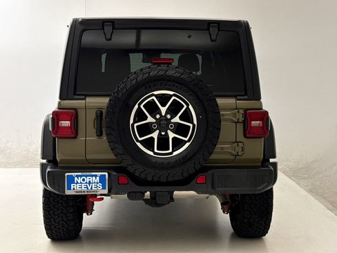 Used 2025 Jeep Wrangler Unlimited Rubicon w/ Convenience Group AWD/4WD image 8
