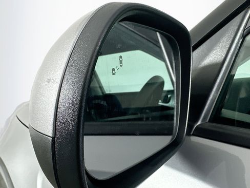 Used 2025 Kia Soul LX w/ LX Technology Package FWD image 16