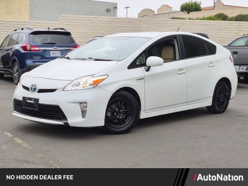 Used 2015 Toyota Prius Two FWD image 1
