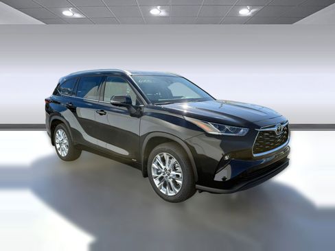 New 2026 Toyota Highlander Limited image 8